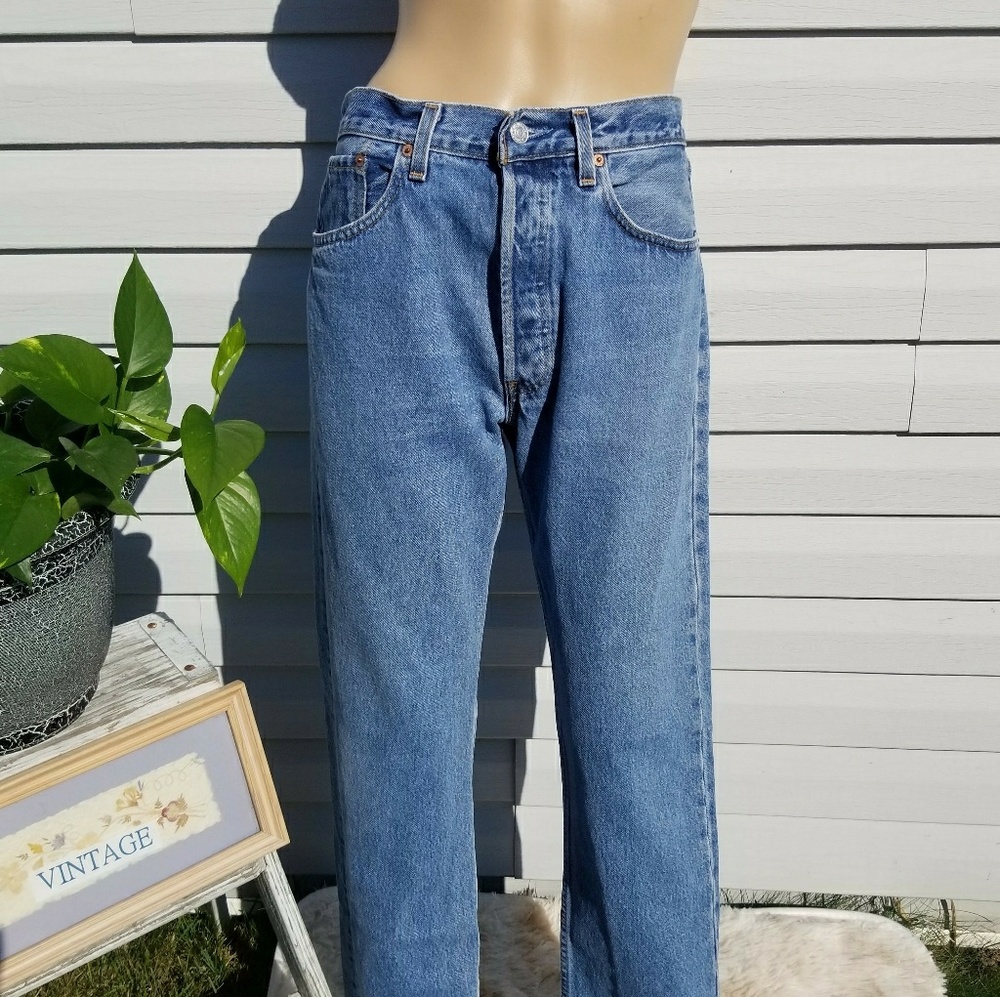 Levis 501 Button fly High rise medium wash